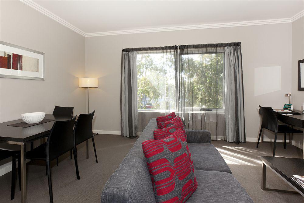 Quest Campbelltown Aparthotel Exterior foto
